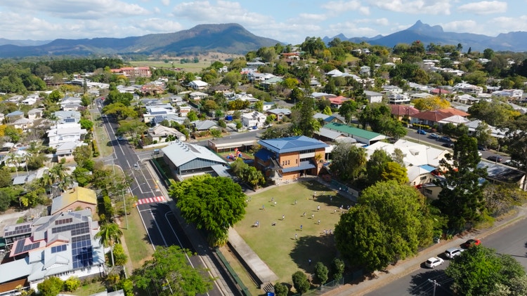 Picture of Murwillumbah Public School grounds with Mt Warning in the background