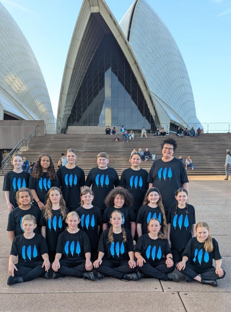 Sydney Choir Students standing in front of Sydney Opera House